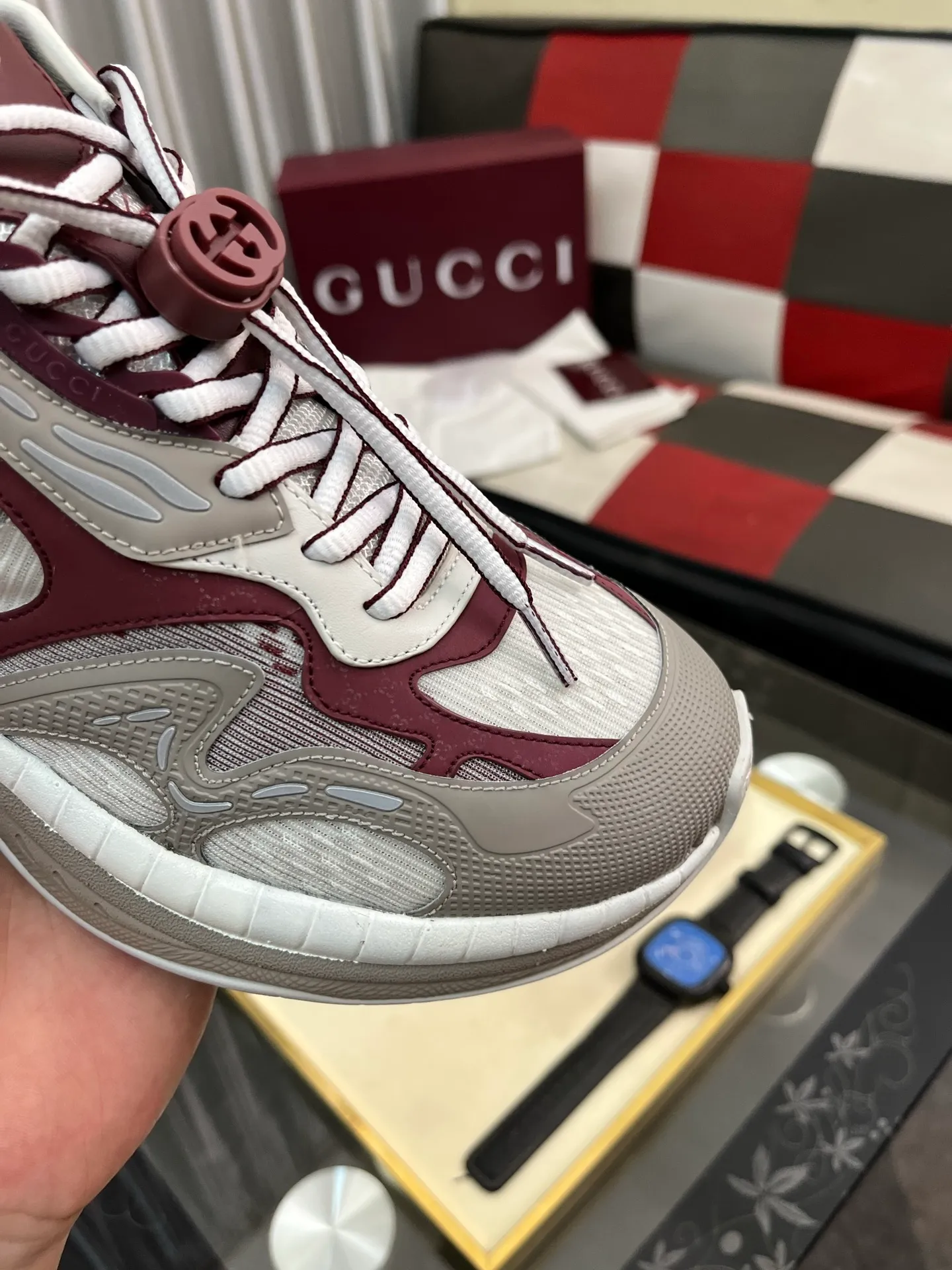 Men's men's shoes 💰1040⌚️⌚️GUCCI Gucci's new dad shoes 🇮🇹Top version🇮🇹🔜Purchasing level High version: The original disassembly took more than 3 months to develop 1:1, the version has been upgraded again, chips, packaging, imported mesh, all made with computerized cars Couple 👫 style 🔜Versatile in all seasons🔜 Fashion🔜 Personality 🔜Distinctive 🔵Full range of layouts, welcome to inquire for pictures Outsole: The latest original developed TPU vacuum Upper: Original mesh, super breathable 💯Full set of packaging Medium and low belt LOGO Size: Women's size 35-40 Men's size 38-45 (38 45 customized